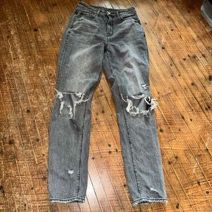 American Eagle black distressed size 4 x long normcore Mom jeans